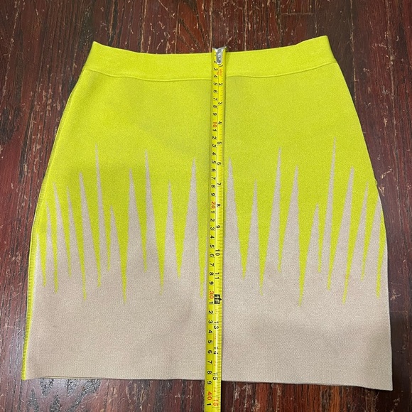 Marciano neon green and tan bodycon mini skirt - Picture 5 of 7